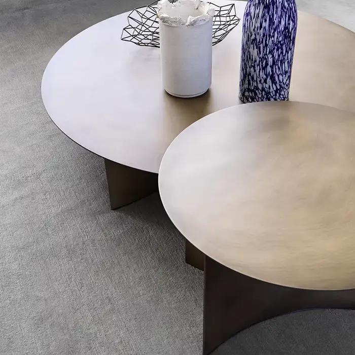 Manually ian-Table d'appoint industrielle moderne en fer et métal, table basse ronde en laiton antiq