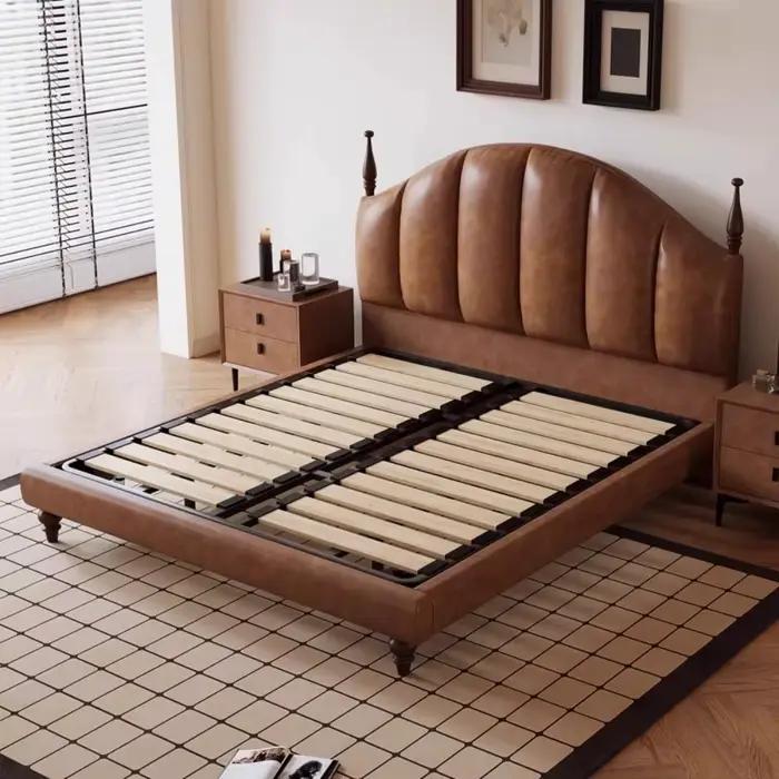 Lit Queen Size de style nordique avec tête de lit capitonnée et organisateur intégré – Idéal pour la