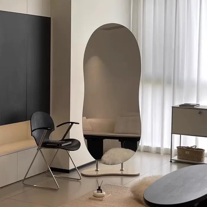 Miroir sur pied de luxe nordique pour toute la silhouette, grand format, design Alien, pour la décor