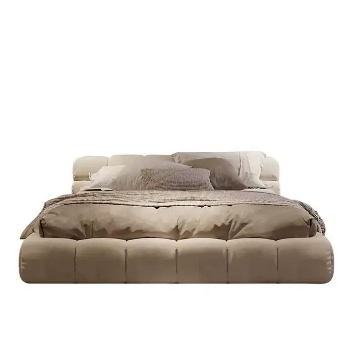 Ensemble de lit king luxueux de style italien avec cadre en bois confortable, tapisserie de lit soup