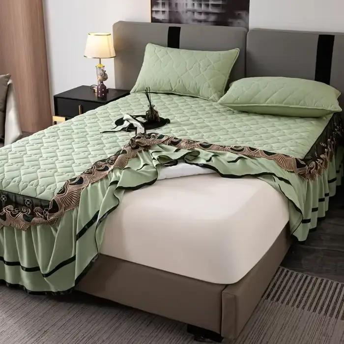 Jupe de lit en dentelle brodée dorée