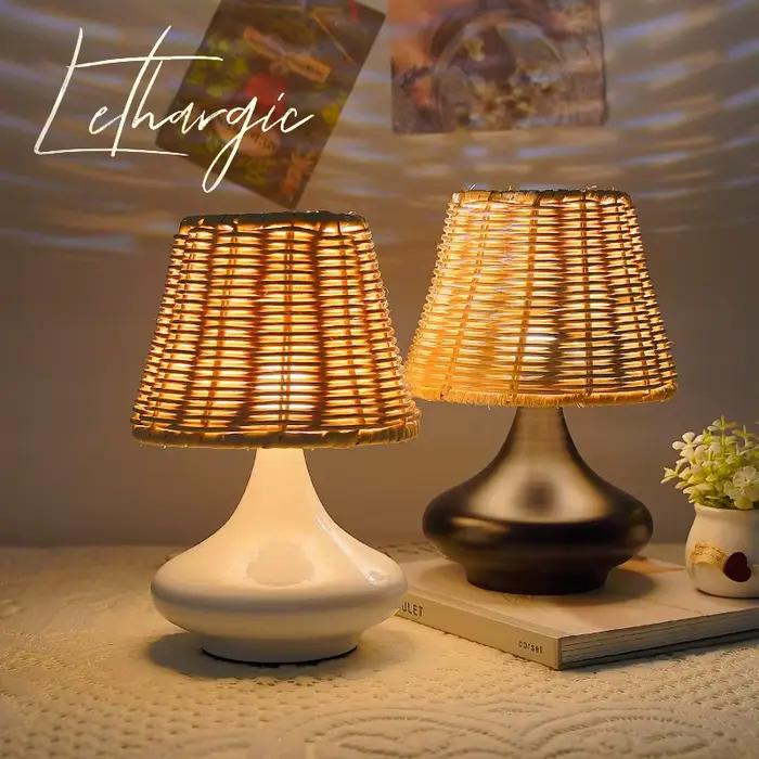 Lampe de table LED avec abat-jour en bambou tressé