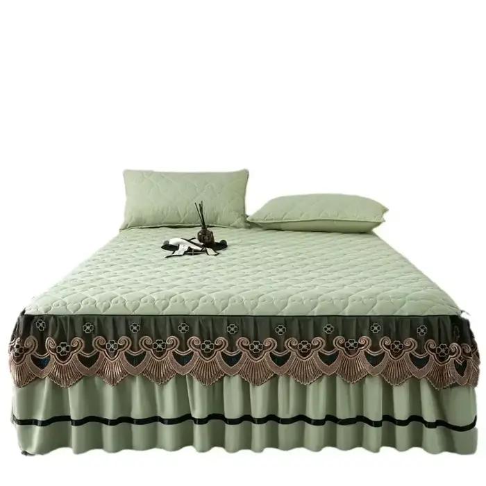 Jupe de lit en dentelle brodée dorée