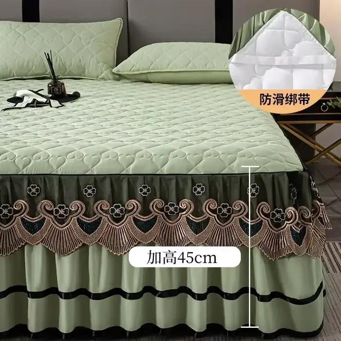 Jupe de lit en dentelle brodée dorée