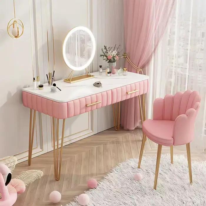 Coiffeuse de style crème luxe léger