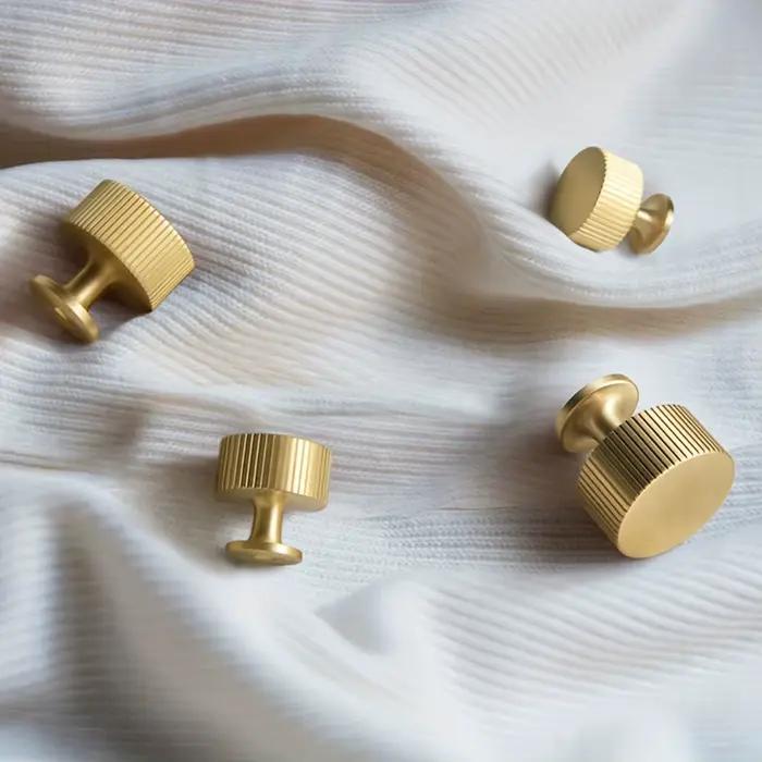 Boutons d'armoire rétro en laiton