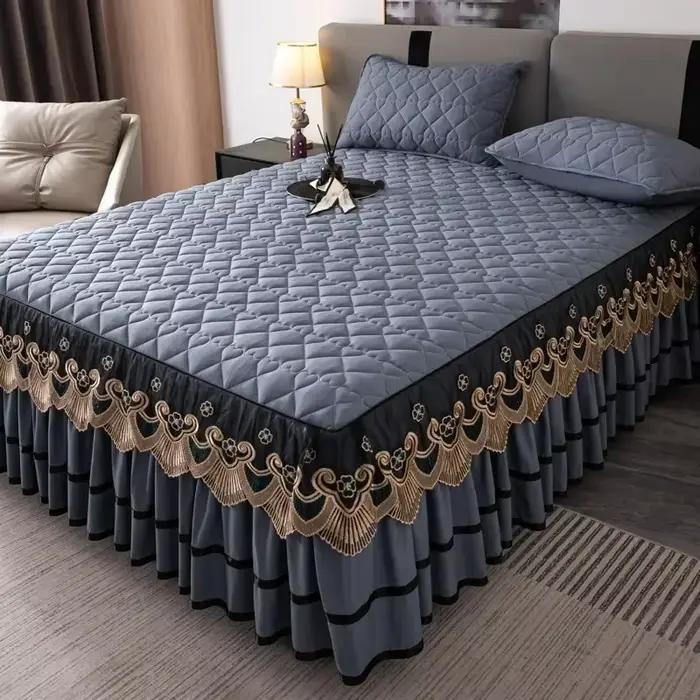 Jupe de lit en dentelle brodée dorée