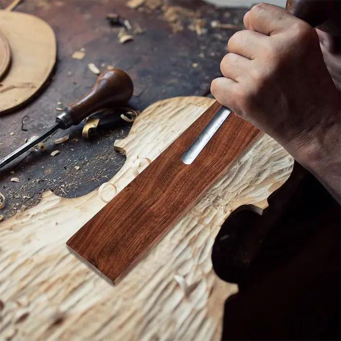 Planches de bois épaisses en noyer noir