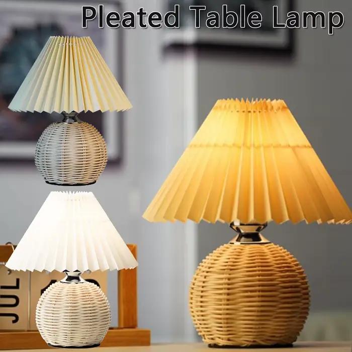 Lampe LED sur Pied en Rotin Plissé