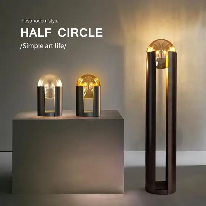 Lampe LED autoportante en fer noir
