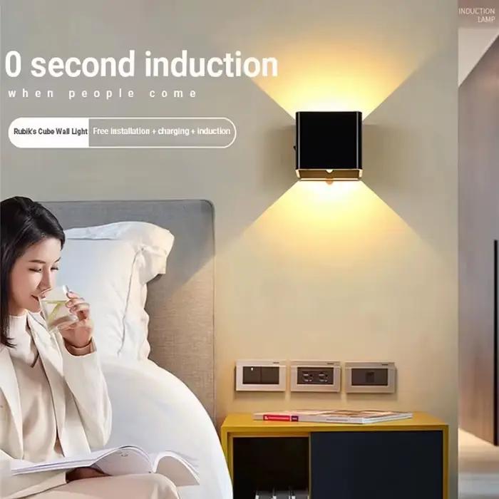 Lampe murale LED moderne rechargeable par USB avec fixation magnétique et capteur de présence humaine, idéale pour chambre à coucher, chevet, couloir et éclairage de passage
