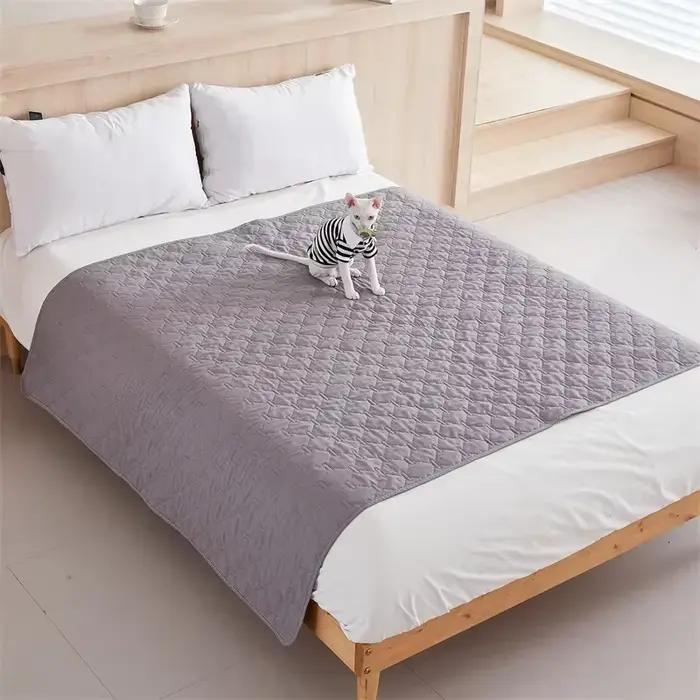 Couvre-lit hydrofuge pour lit king size