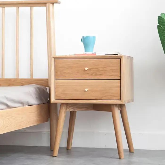 Table de chevet nordique en bois massif