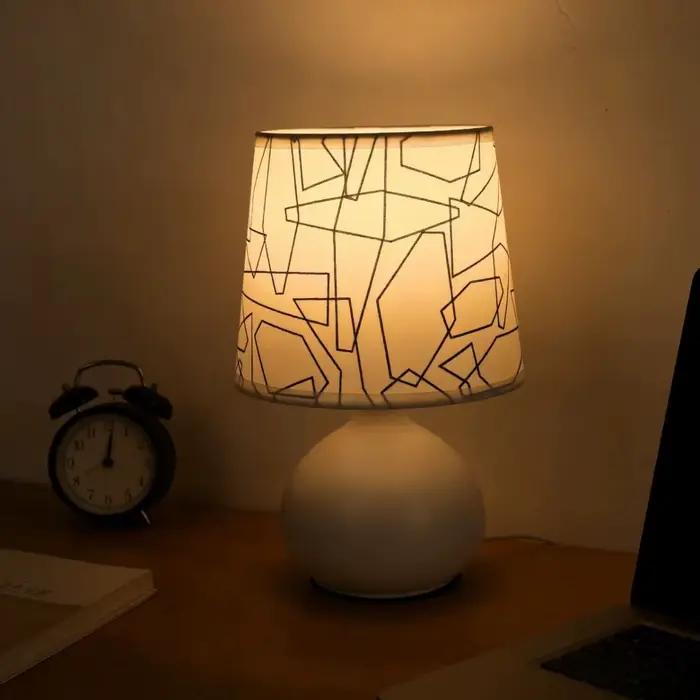Lampe de bureau créative minimaliste USB pour chambre à coucher
