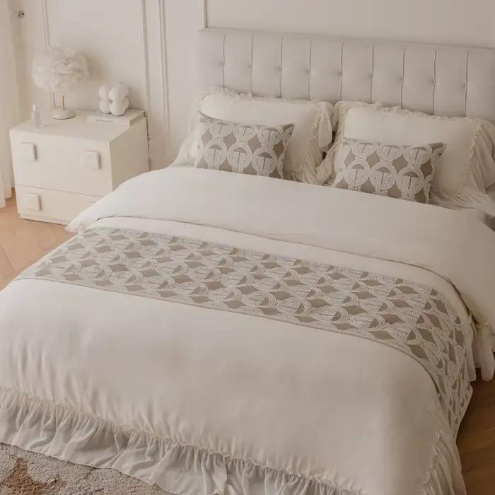 Chemin de lit Jacquard avec anneau géométrique haut de gamme