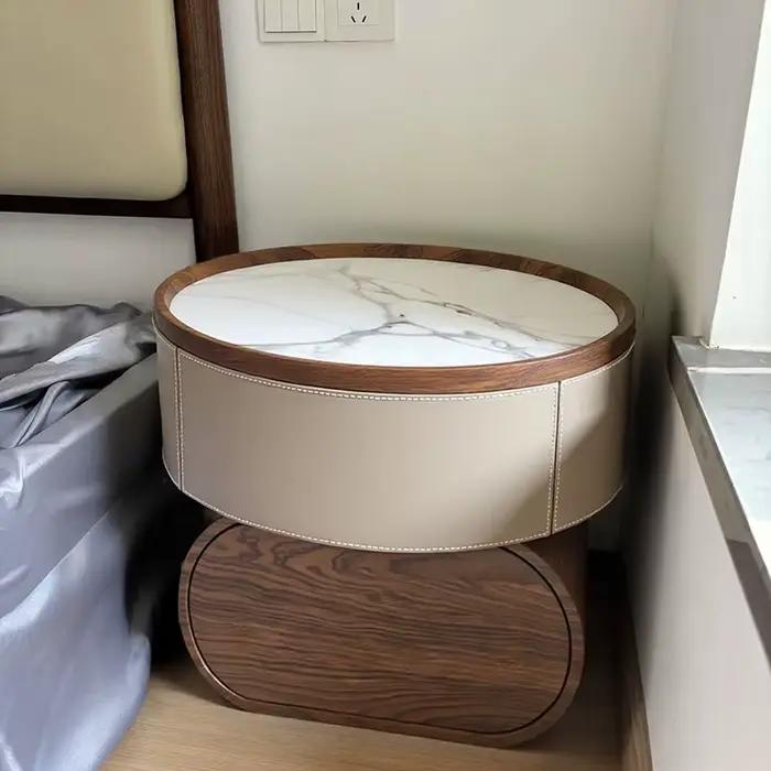 Table de chevet en bois massif et cuir