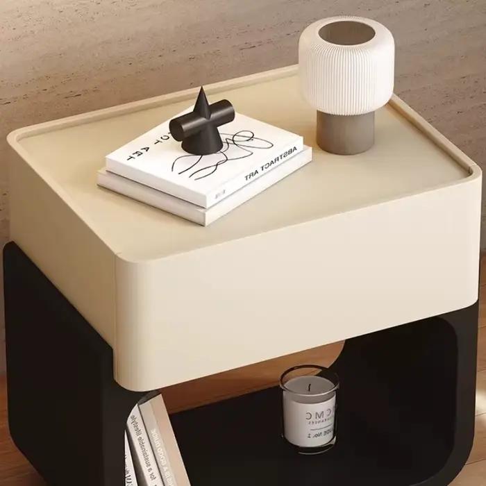 Table de chevet étroite avec tiroirs