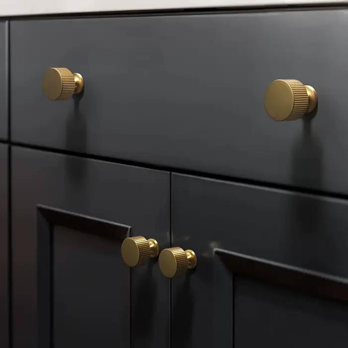 Boutons d'armoire rétro en laiton