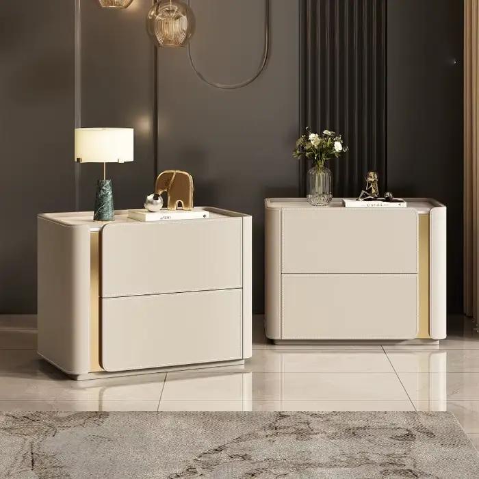 Table de chevet compacte avec tiroirs