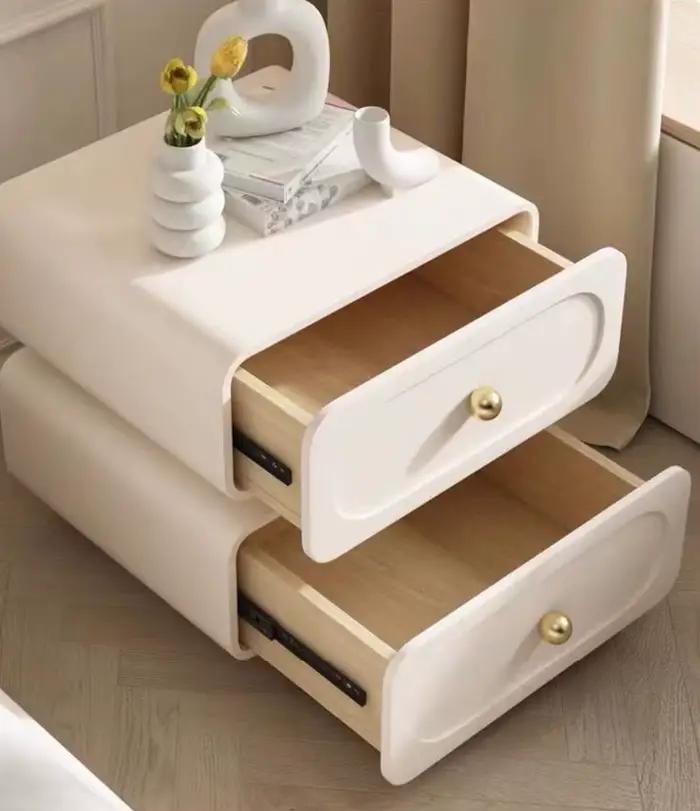 Table de chevet en bois massif de Style italien