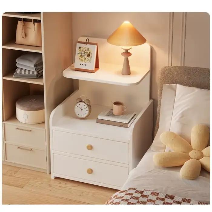 Table de chevet petite et simple