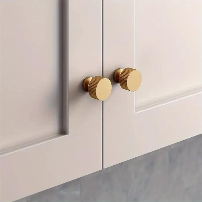 Boutons d'armoire rétro en laiton