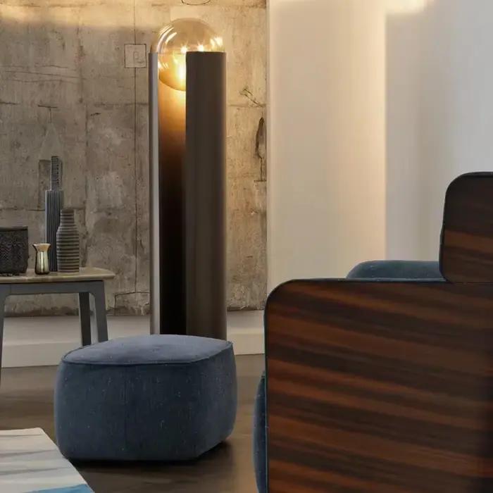 Lampe LED autoportante en fer noir