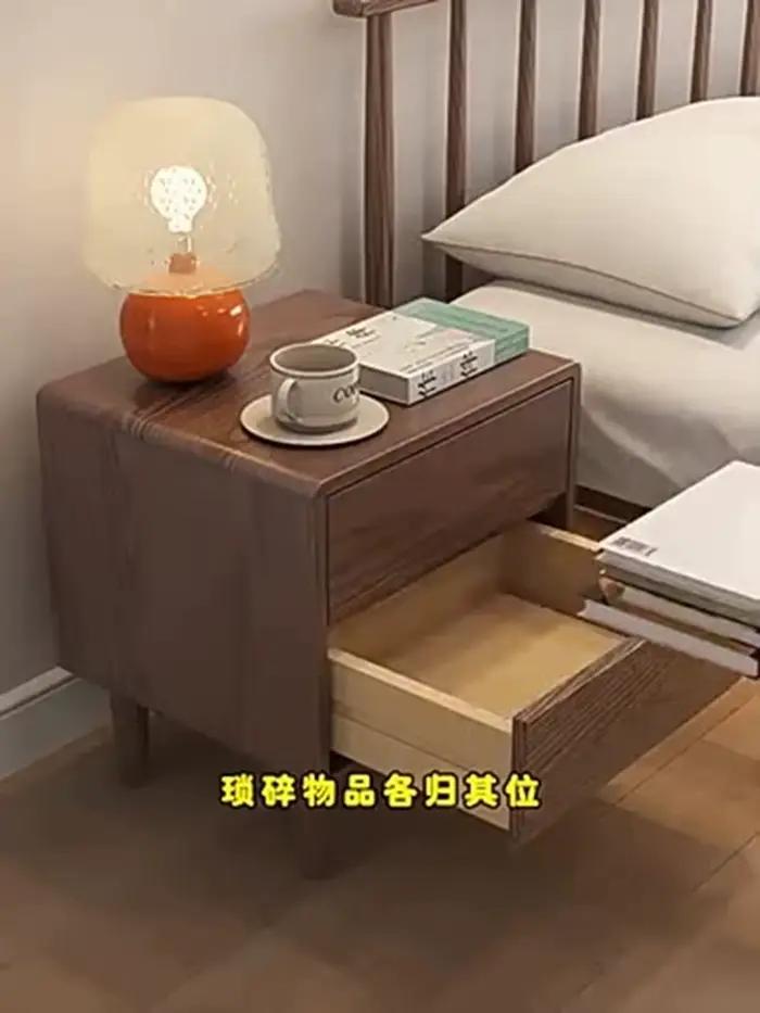 Table de chevet en bois massif