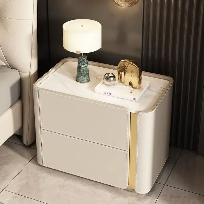 Table de chevet compacte avec tiroirs