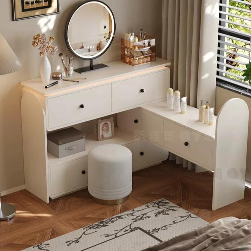 Meubles de chambre à coucher : Commodes de chevet, Meuble d'appoint gain de place, Vitrines de présentation, Table de style français, Meubles de rangement, Mobilier d'hôtel