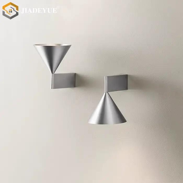 Lampe de chevet minimaliste moderne avec design en forme de cône, lampe murale de fond pour salon, l