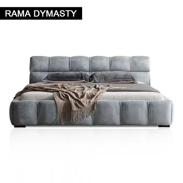 Lit double en tissu minimaliste moderne, chambre à coucher principale italienne, lumière de luxe, de
