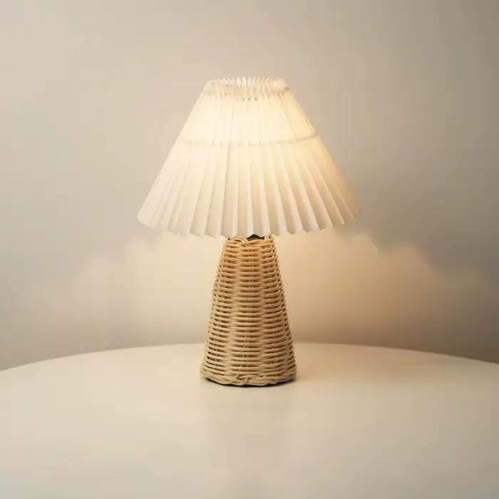 Lampe de Table européenne pour chambre à coucher, lampe de chevet en rotin plissée à la main, lampe