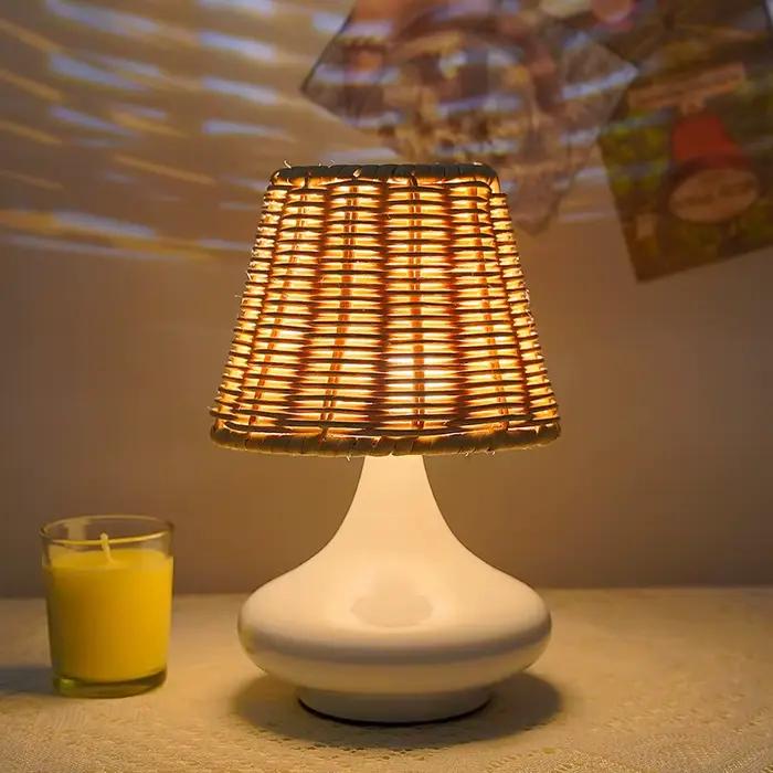 Lampe de table LED avec abat-jour en bambou tressé, lampe de chevet, base en fer style bohème, lumiè