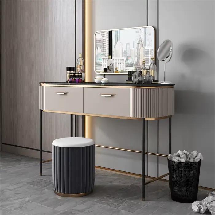 Petite table de maquillage en span avec espace de rangement