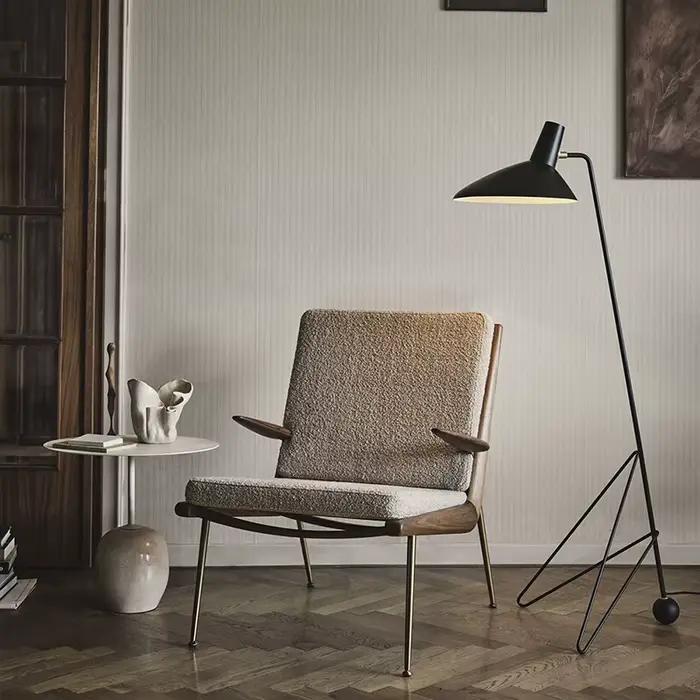 Lampadaire LED vintage noir sur pied avec trépied