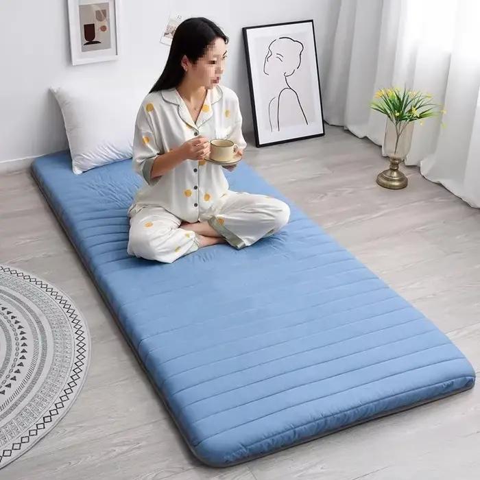 Matelas pliant-lit simple en mousse à mémoire de forme pour dortoirs et maisons de location