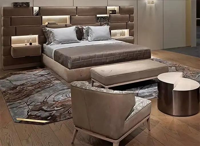 Offre spéciale de luxe lit King Size cinq étoiles hôtel ensemble de lit cadres de lit avec Table intégrée grande tête de lit haute ensembles de chambre