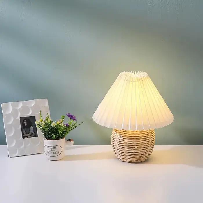 Lampe de table rétro en rotin avec abat-jour en tissu plissé – Veilleuse de chevet alimentée par USB pour chambre à