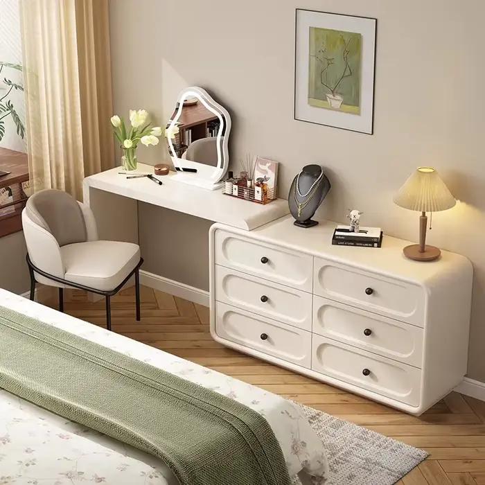 Coiffeuse d'appartement en bois