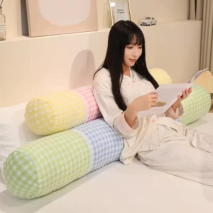 Coussin corporel cylindrique à carreaux pour dormeurs latéraux