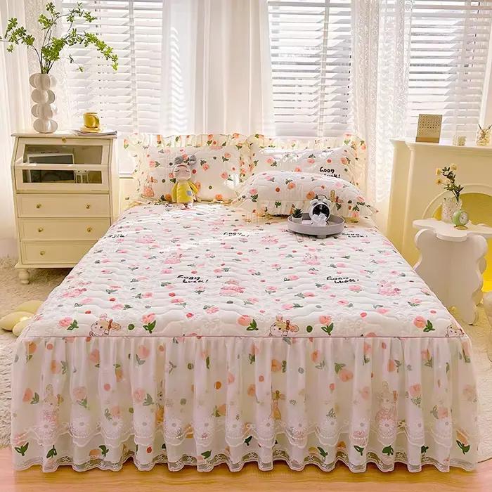 Jupe de lit matelassurera aux quatre coins avec imprimé de fleurs élastiques
