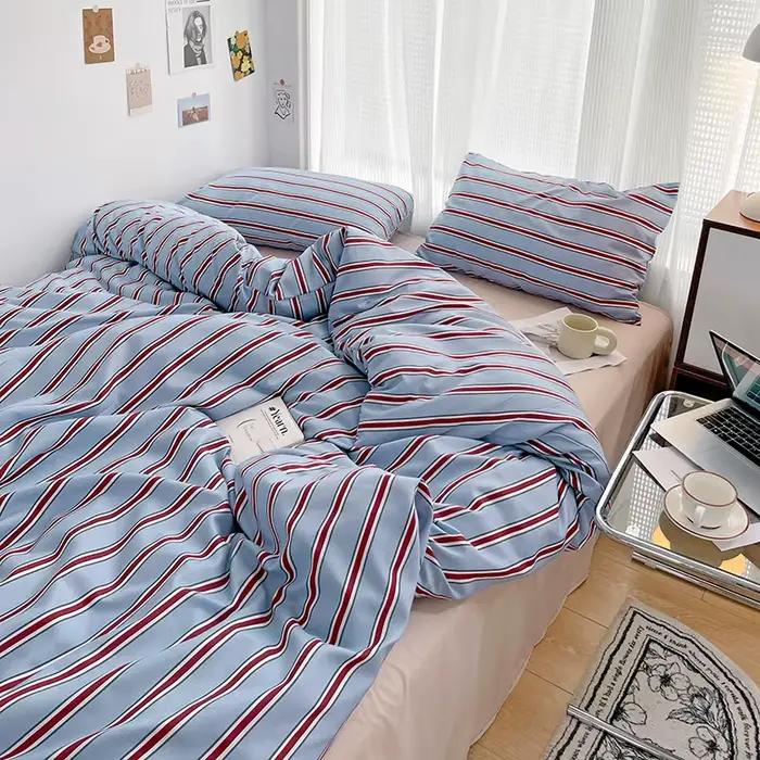 Ensemble de housse de couette rayée rouge et bleue simple