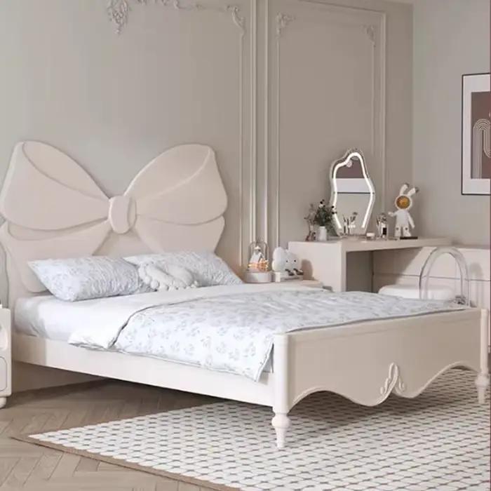 Lit double en bois tendance pour adolescentes