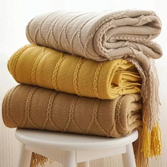 Grande couverture tricotée kaki style nordique avec pompons, douce et confortable, motif écossais au crochet, décorative pour canapé et lit, cadeau d'été