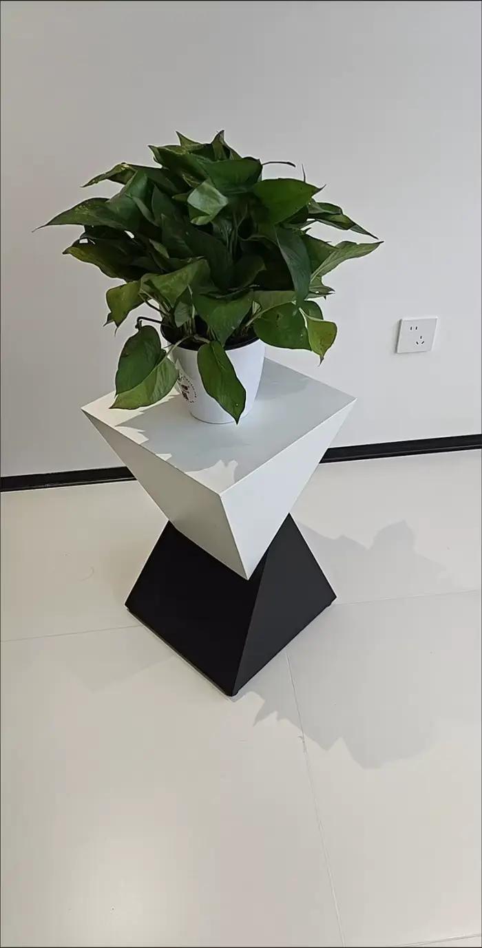 Table d'appoint minimaliste de luxe à la française