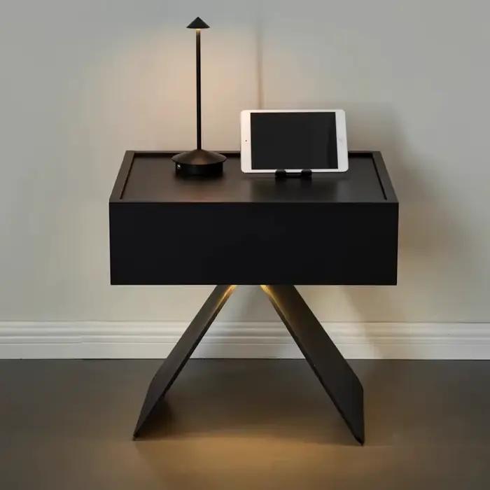 Table de chevet design nordique moderne en bois avec rangement