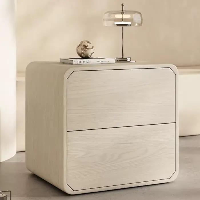Petite table de chevet mignonne de style crème