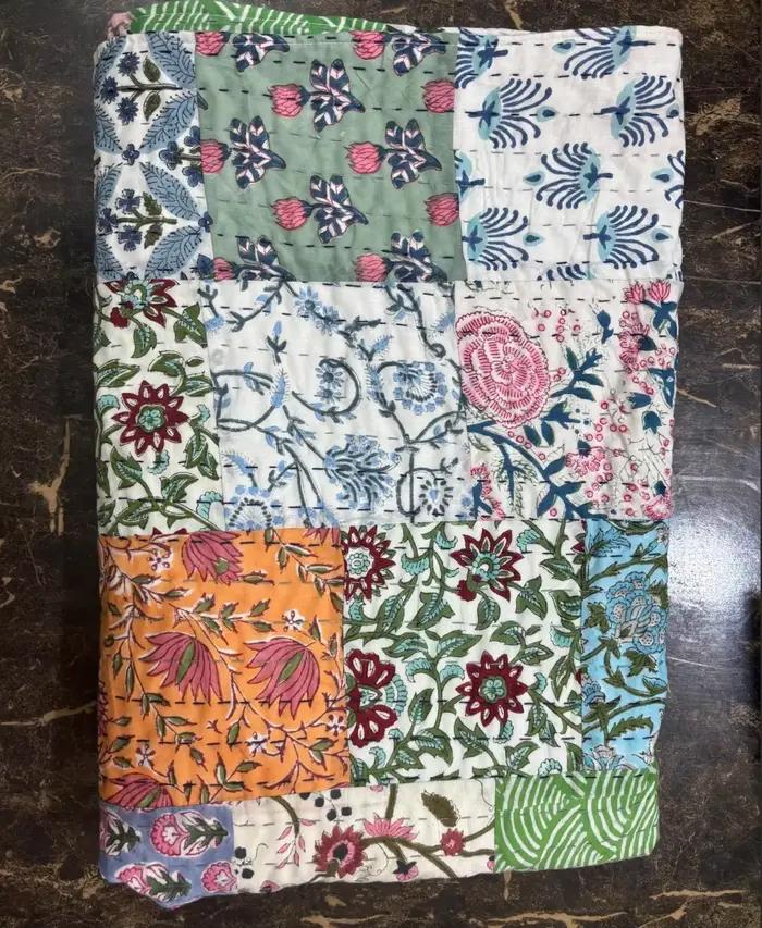 Couverture en coton patchwork Kantha à imprimé floral