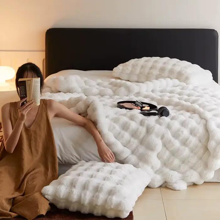 Couverture de Luxe en Fausse Fourrure de Lapin